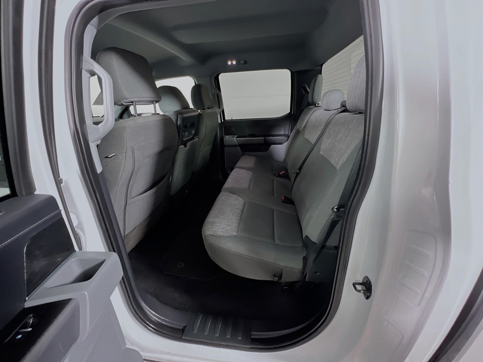 Used 2023 Oxford White Ford XLT image 25