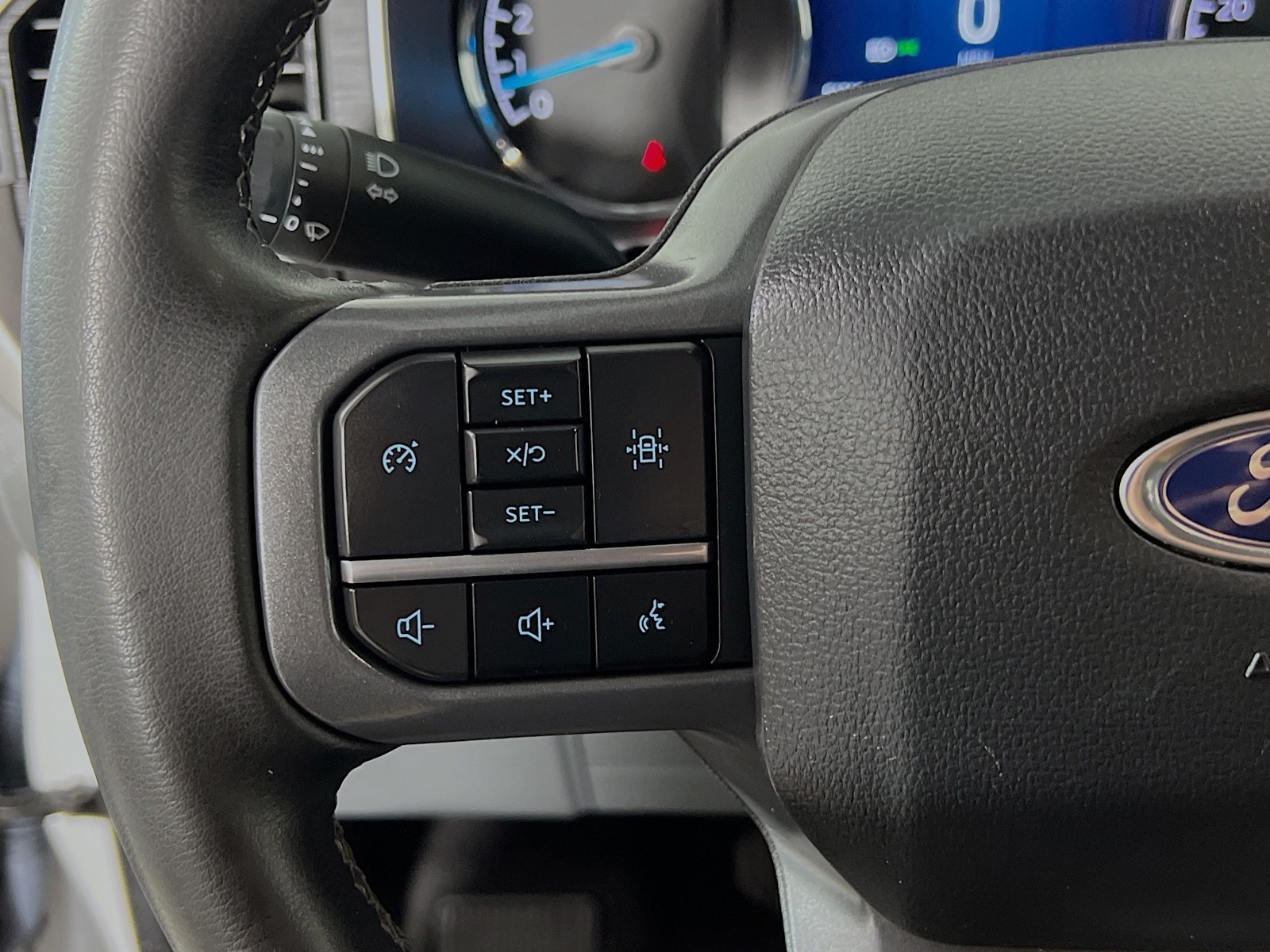 Used 2023 Oxford White Ford XLT image 16