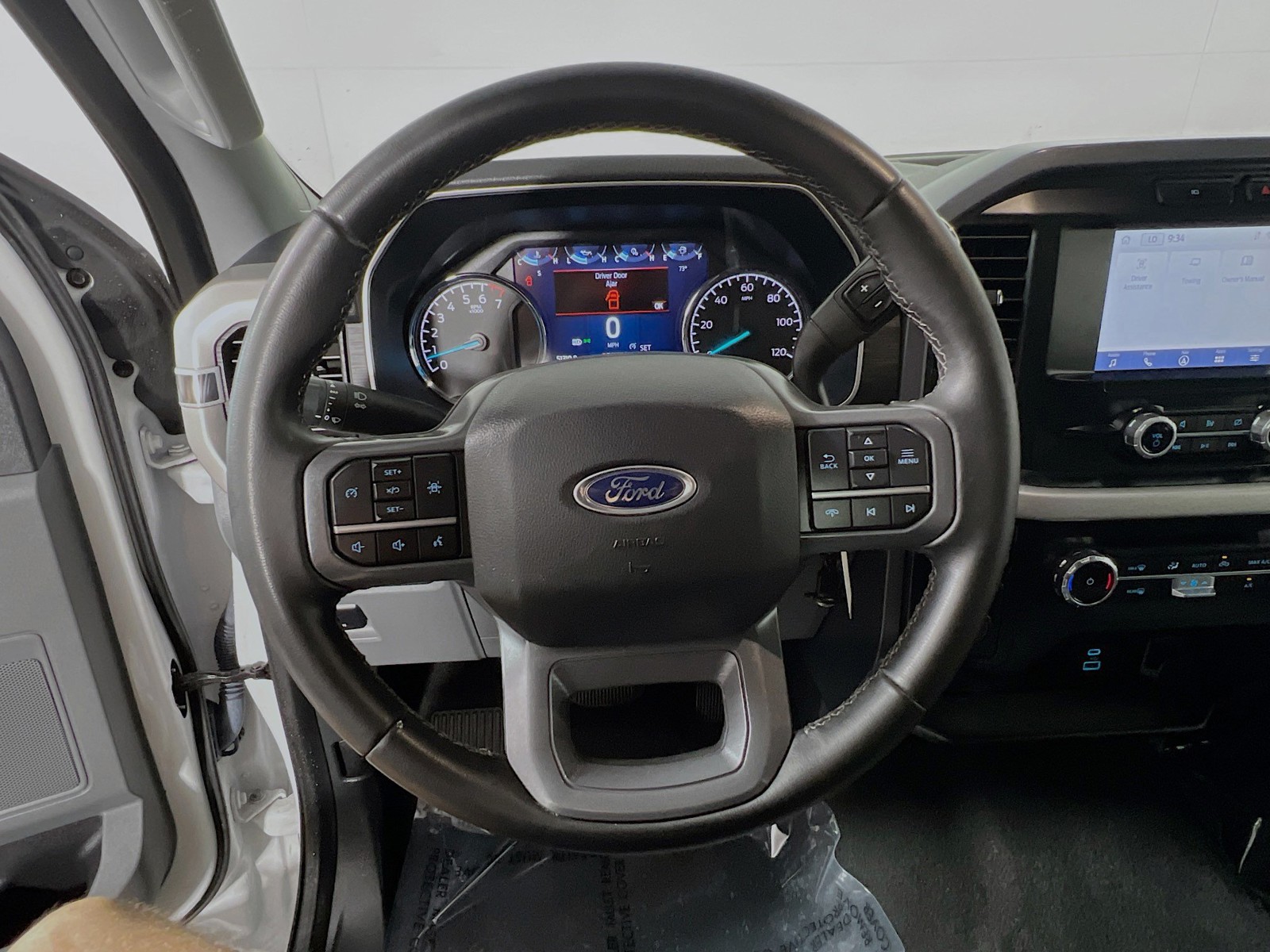 Used 2023 Oxford White Ford XLT image 15