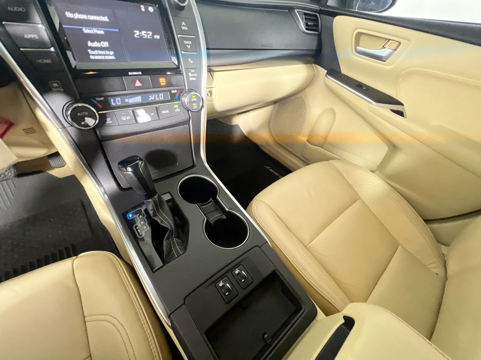 Used 2017 Creme Brulee Mica Toyota XLE image 21
