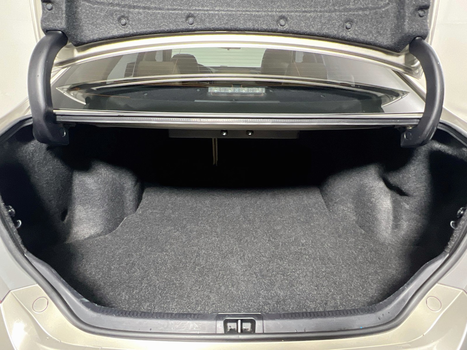 Used 2017 Creme Brulee Mica Toyota XLE image 29
