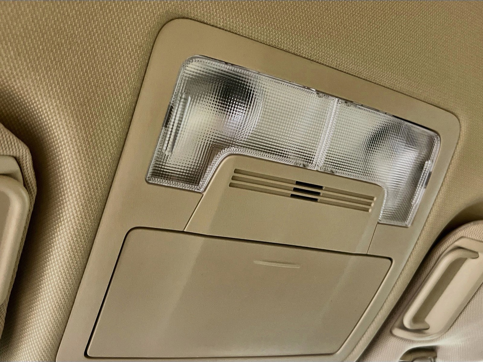 Used 2017 Creme Brulee Mica Toyota XLE image 18