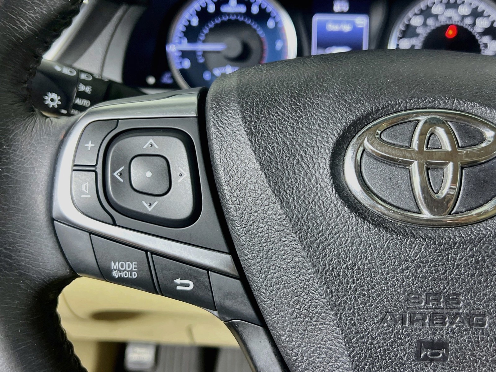 Used 2017 Creme Brulee Mica Toyota XLE image 16