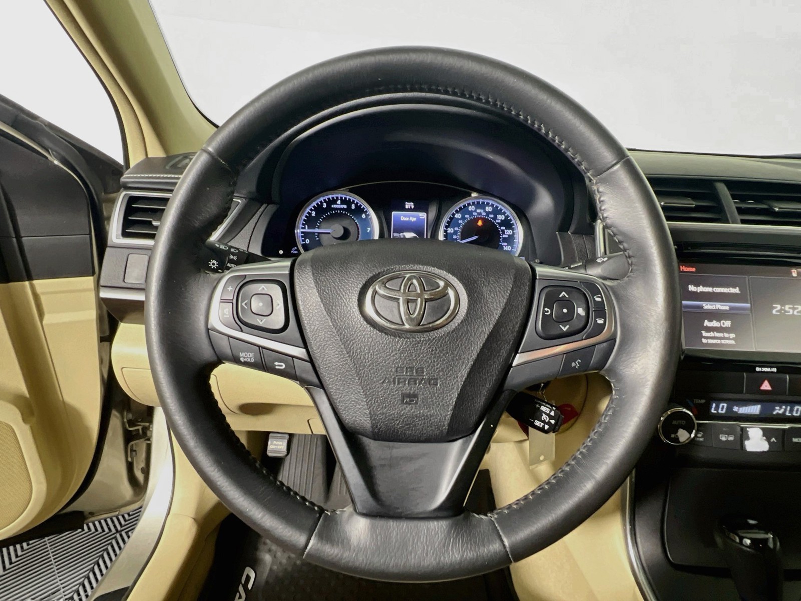Used 2017 Creme Brulee Mica Toyota XLE image 15