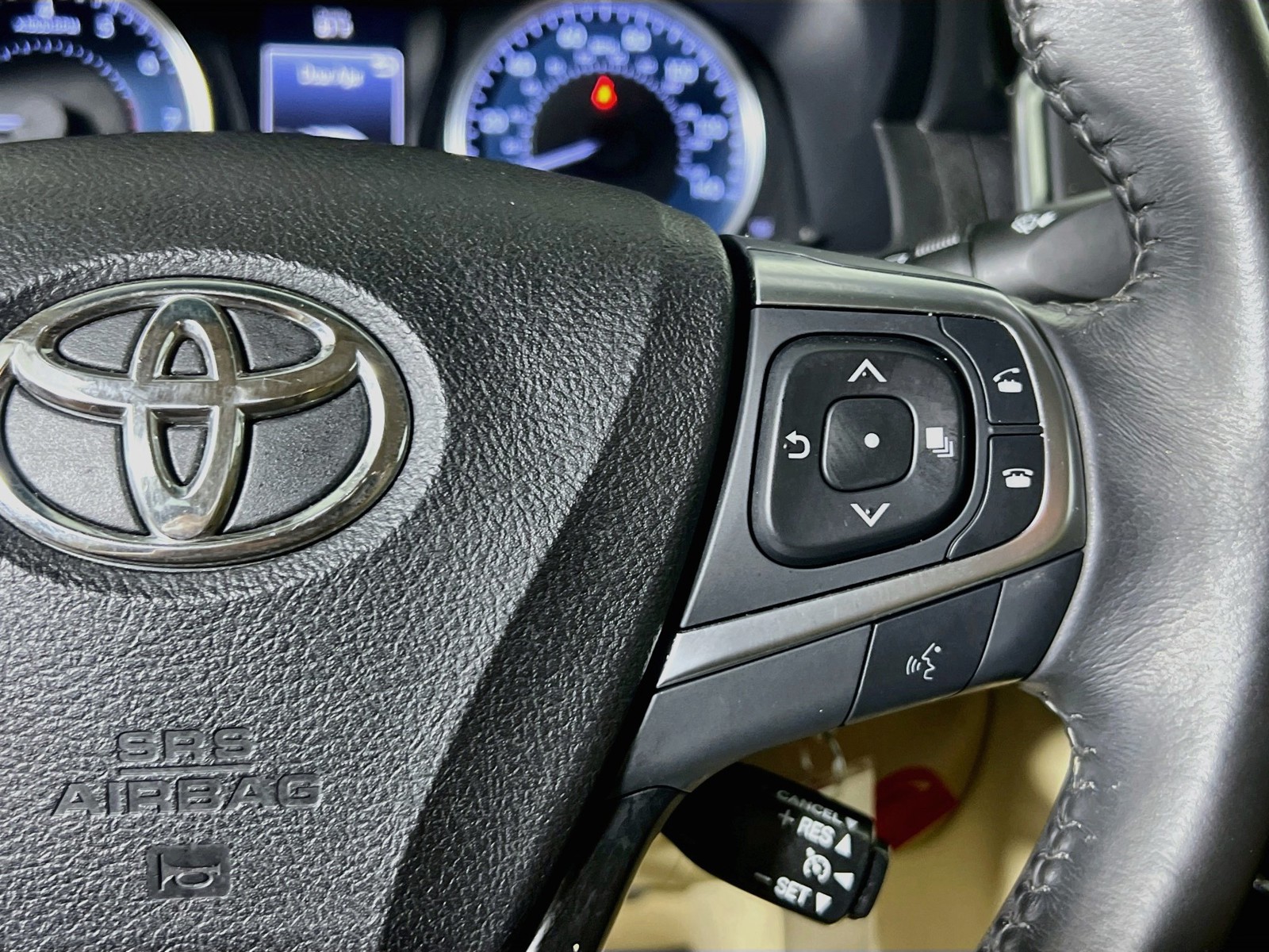 Used 2017 Creme Brulee Mica Toyota XLE image 17