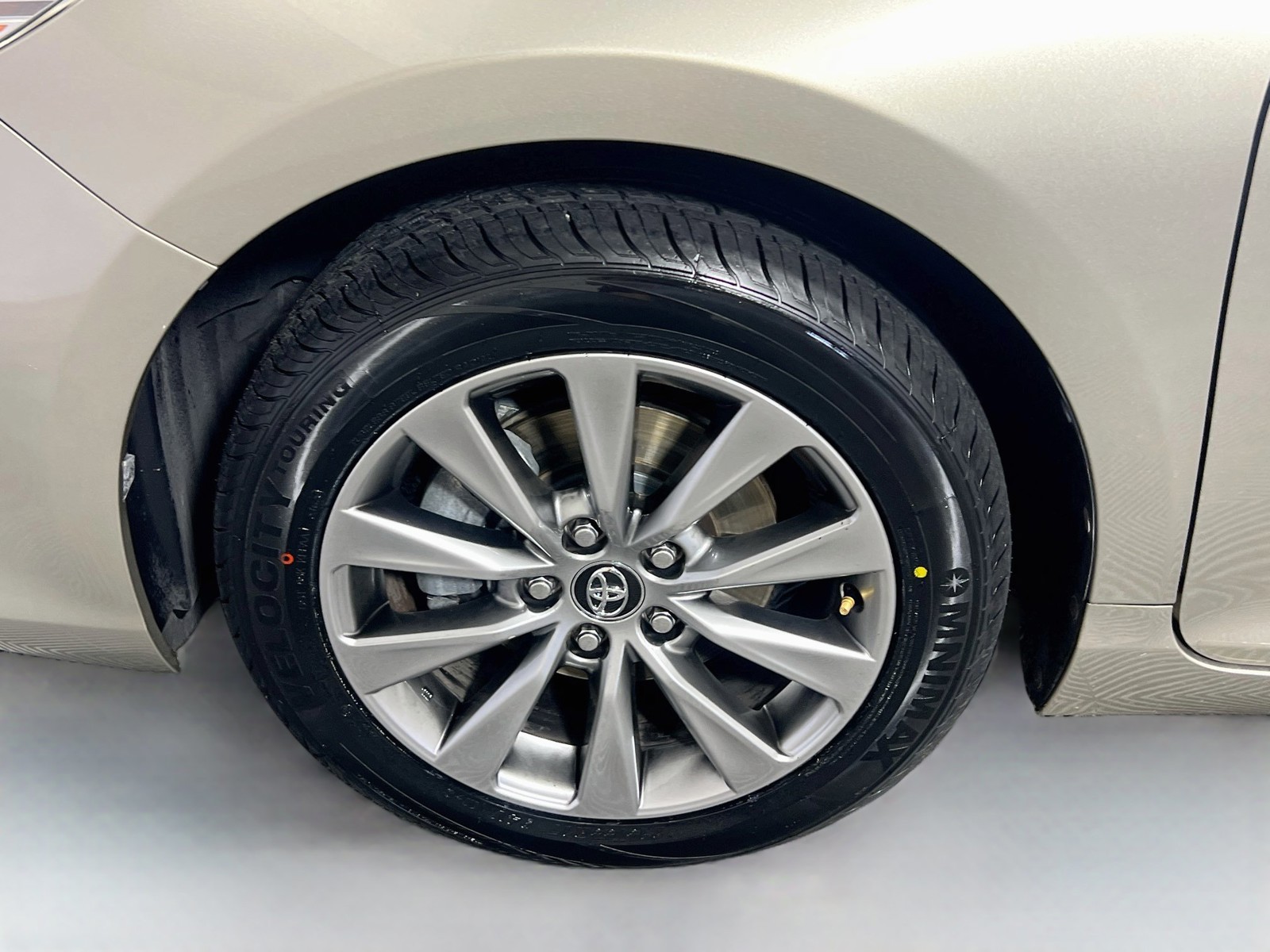 Used 2017 Creme Brulee Mica Toyota XLE image 11