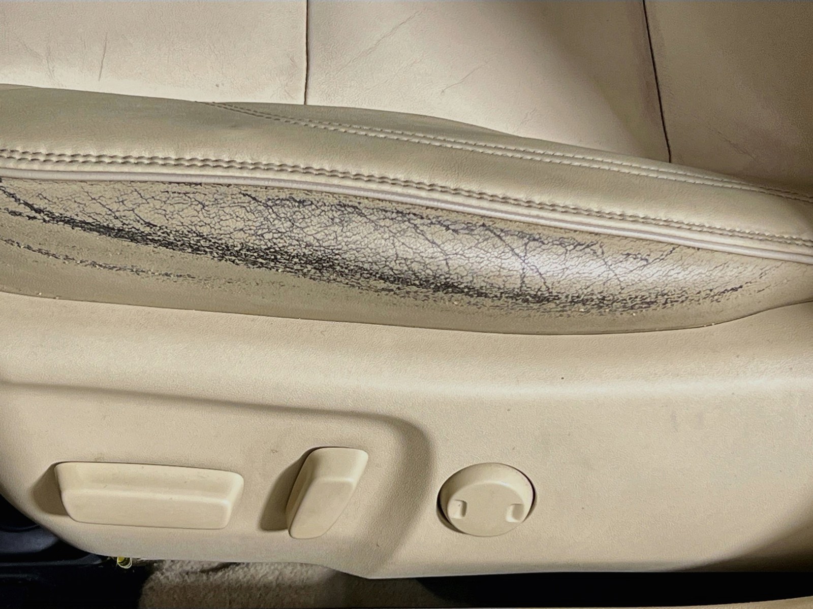 Used 2017 Creme Brulee Mica Toyota XLE image 13