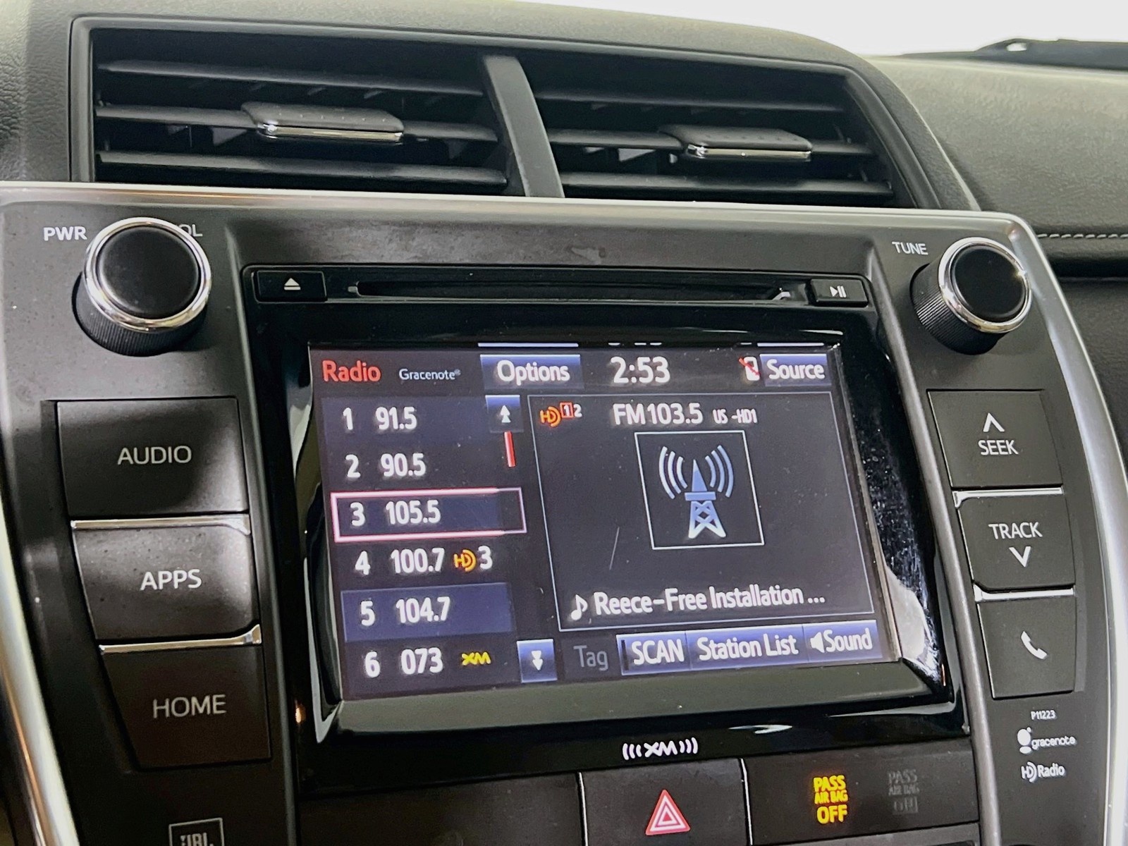 Used 2017 Creme Brulee Mica Toyota XLE image 23