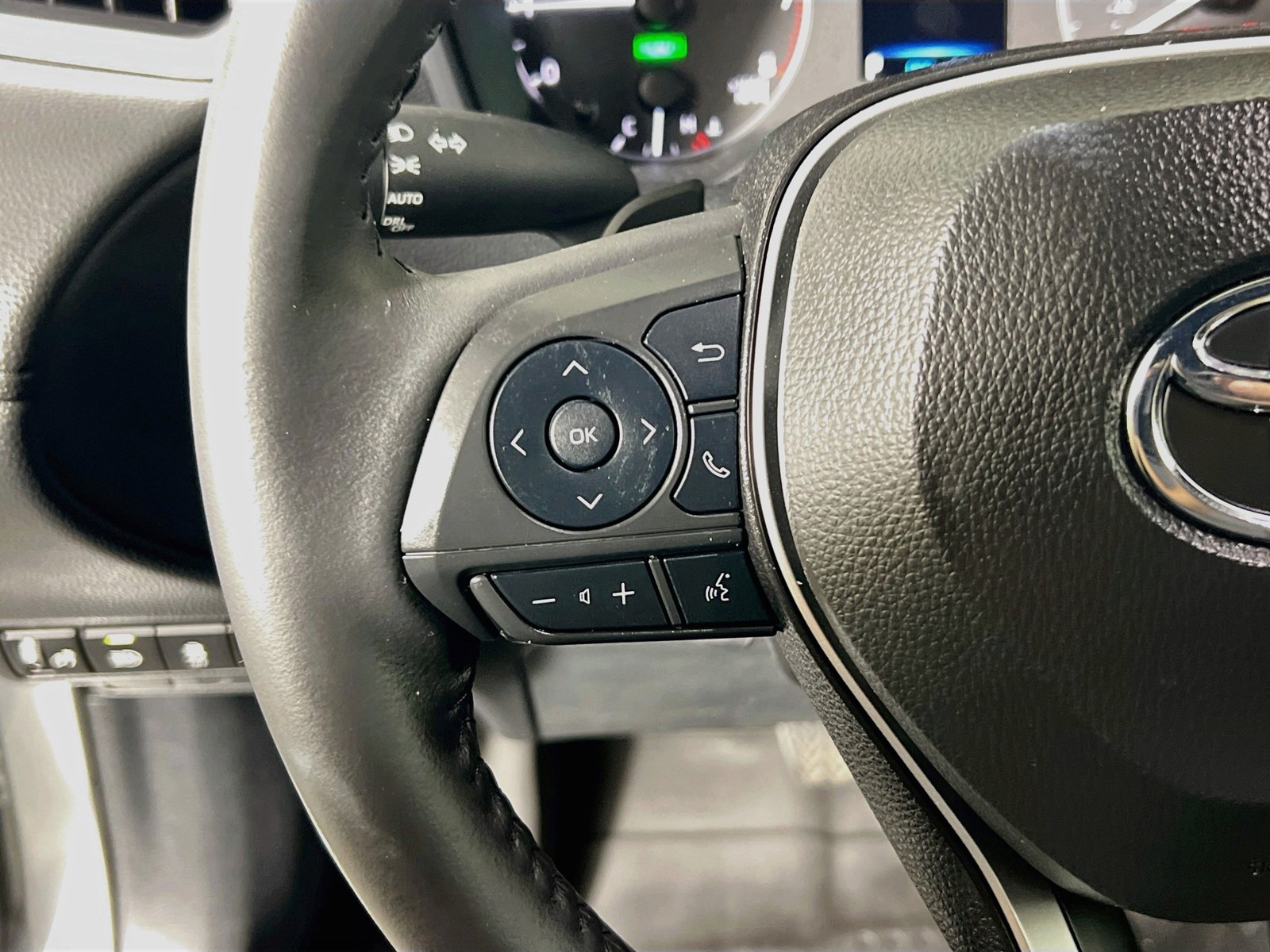 Used 2024 Sonic Silver Toyota Hybrid SE image 16