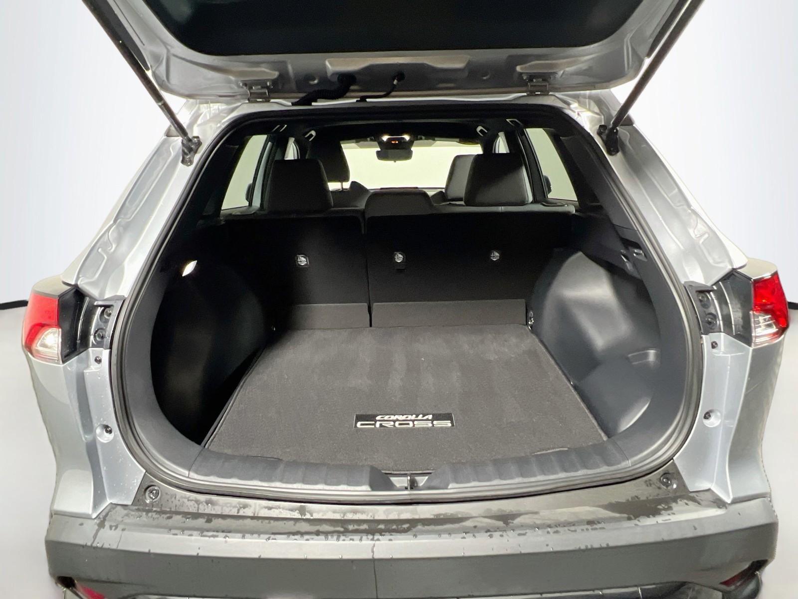 Used 2024 Sonic Silver Toyota Hybrid SE image 31