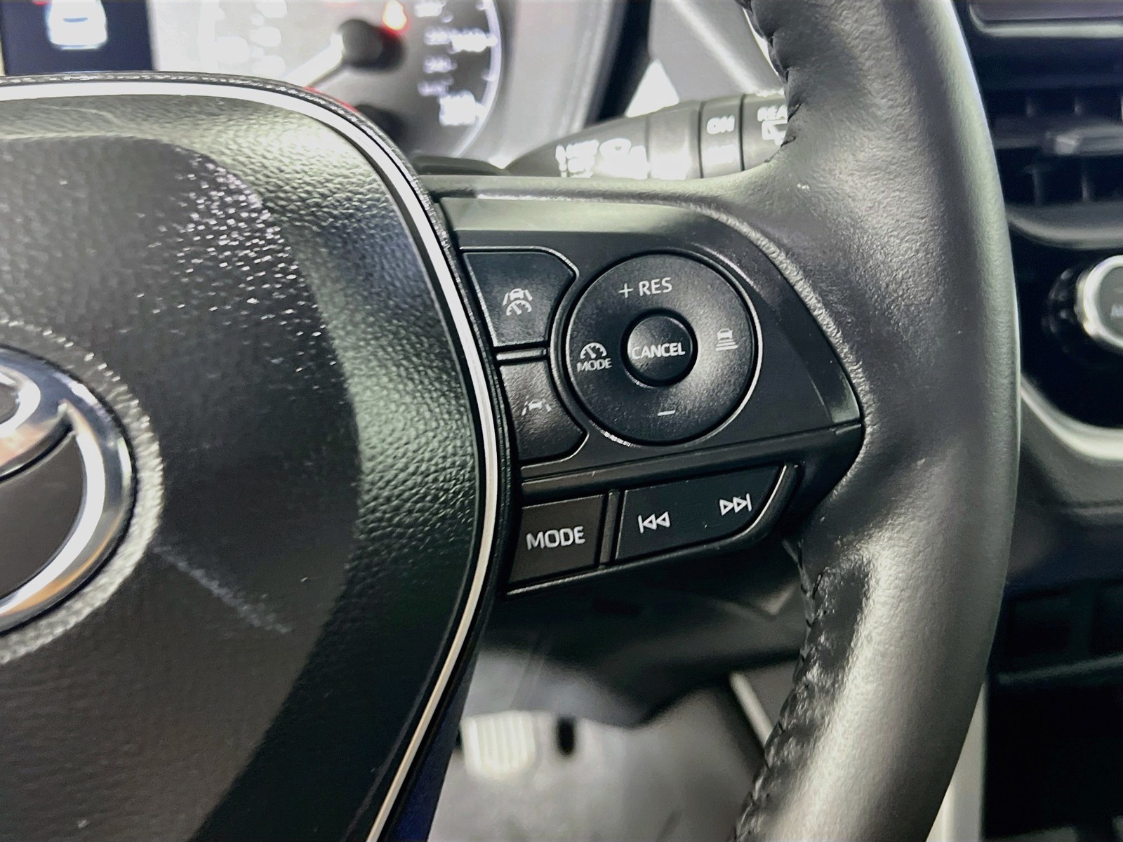 Used 2024 Sonic Silver Toyota Hybrid SE image 17