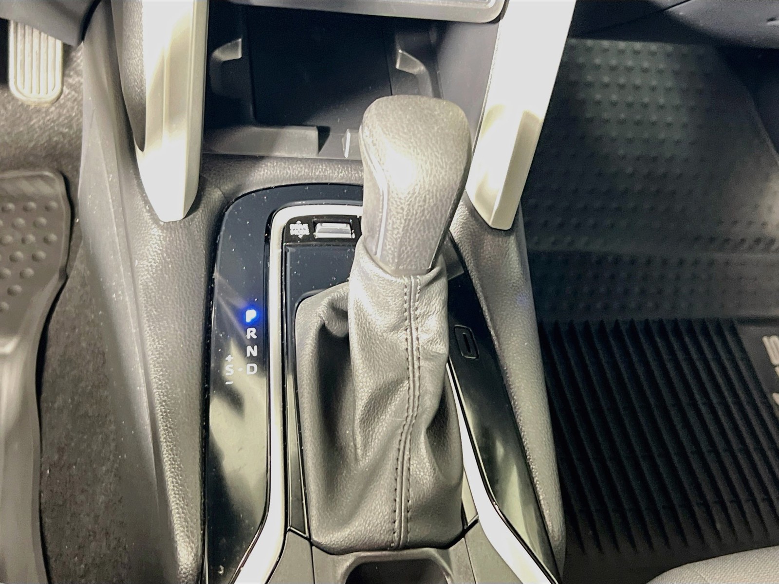 Used 2024 Sonic Silver Toyota Hybrid SE image 21