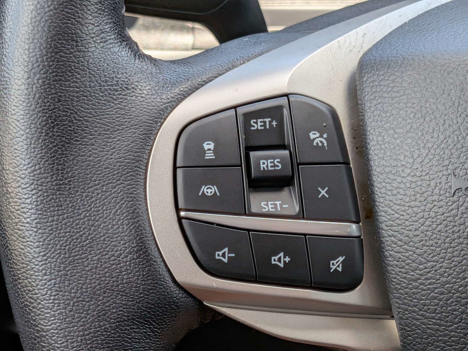 Used 2022 Carbonized Gray Metallic Ford XLT image 35
