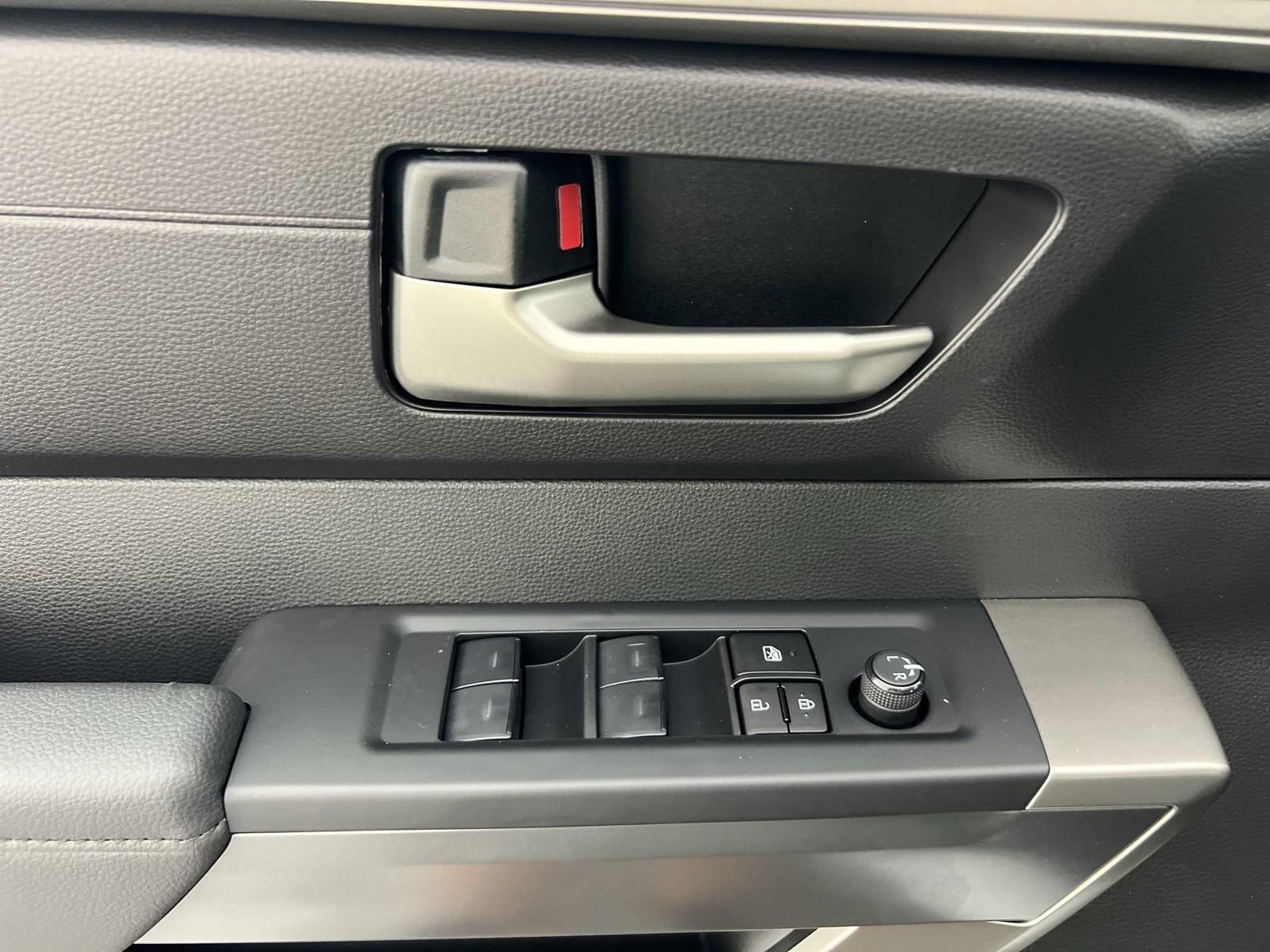 Used 2024 Ice Cap Toyota SR5 image 14