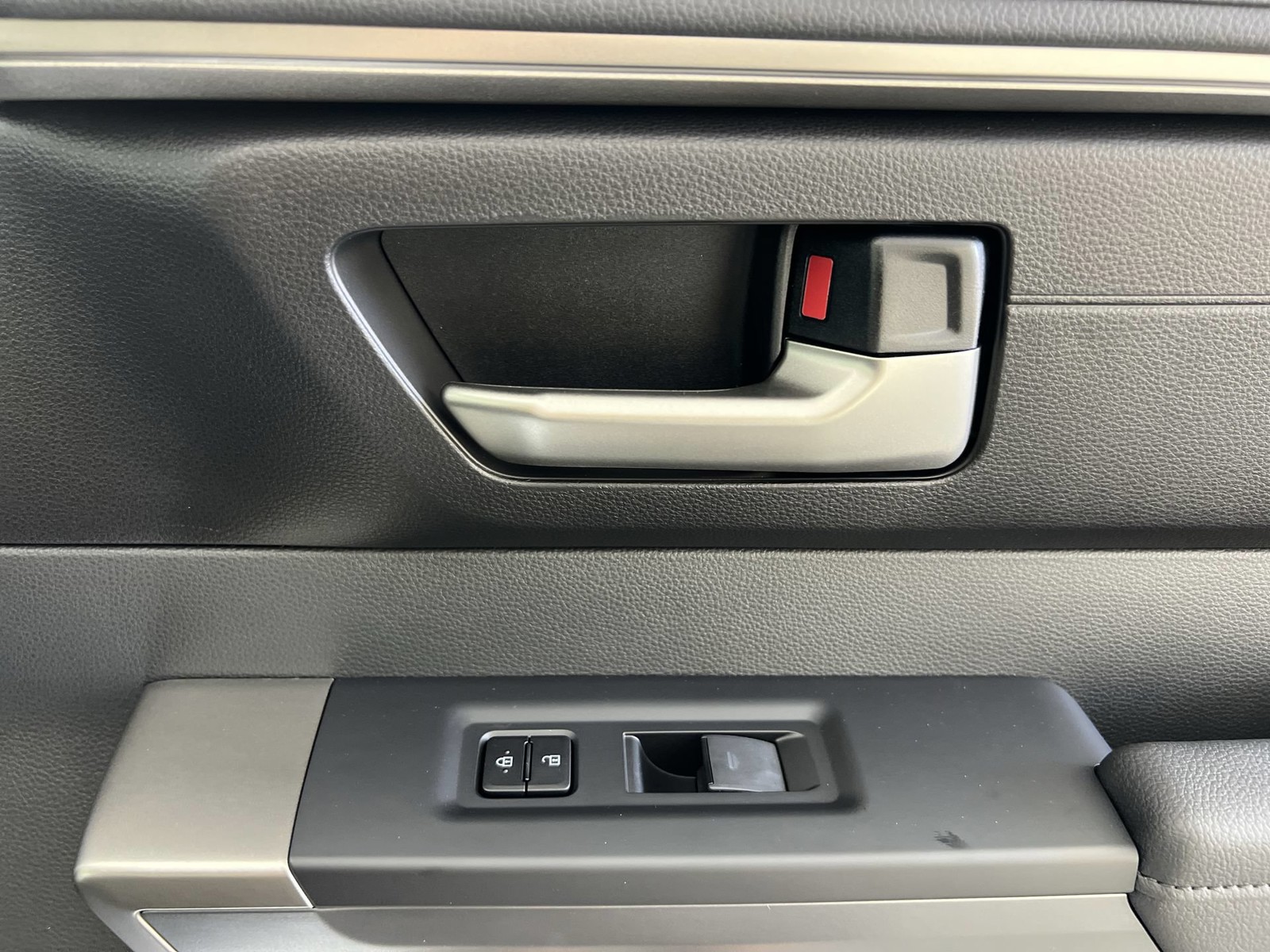 Used 2024 Ice Cap Toyota SR5 image 27