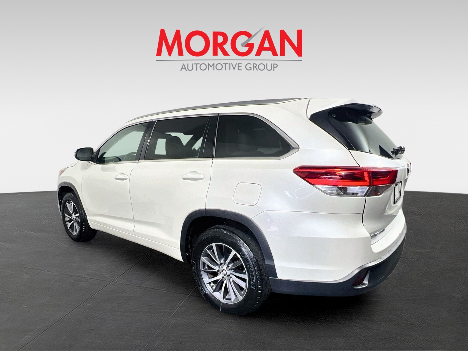 Used 2018 Blizzard Pearl Toyota XLE image 5