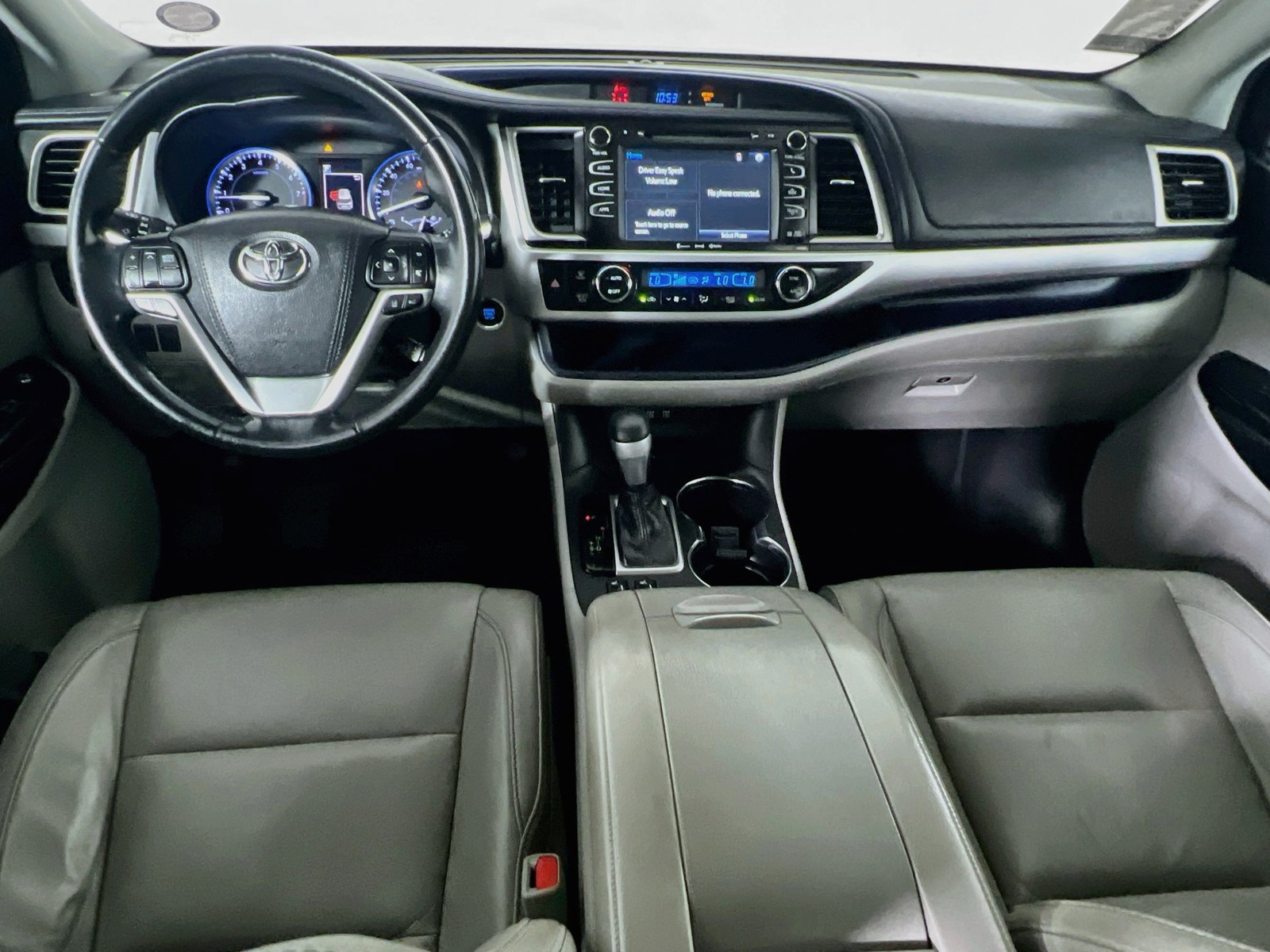 Used 2018 Blizzard Pearl Toyota XLE image 26