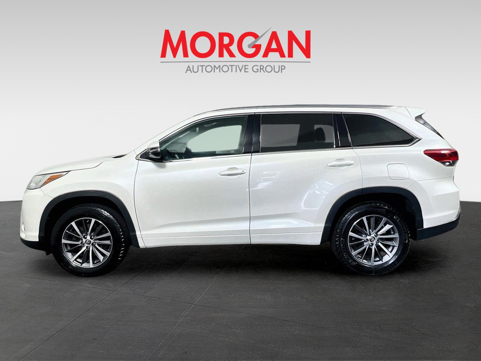 Used 2018 Blizzard Pearl Toyota XLE image 6