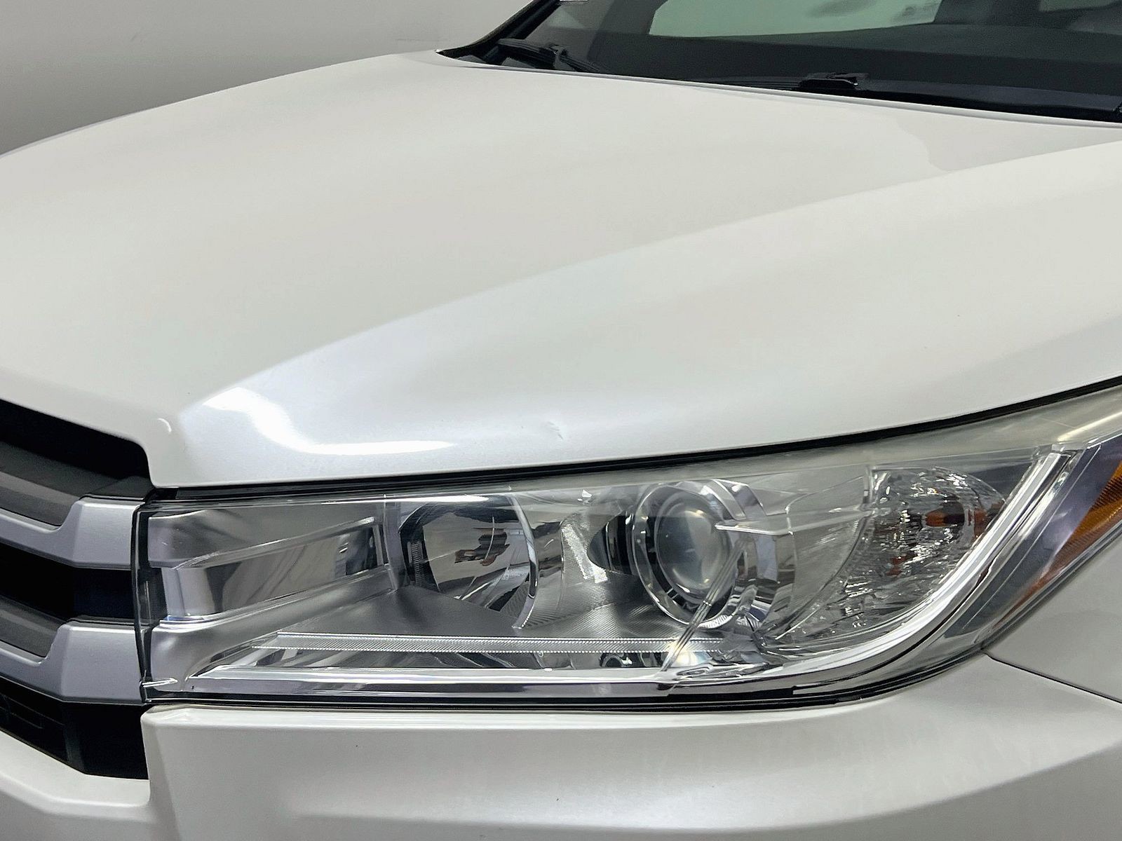 Used 2018 Blizzard Pearl Toyota XLE image 9