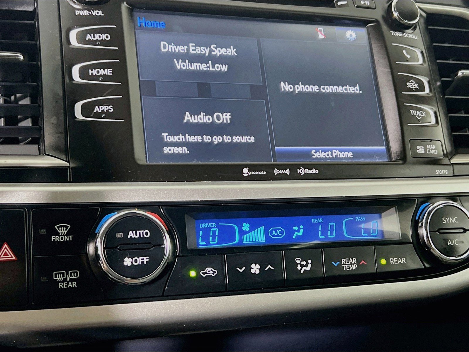 Used 2018 Blizzard Pearl Toyota XLE image 23