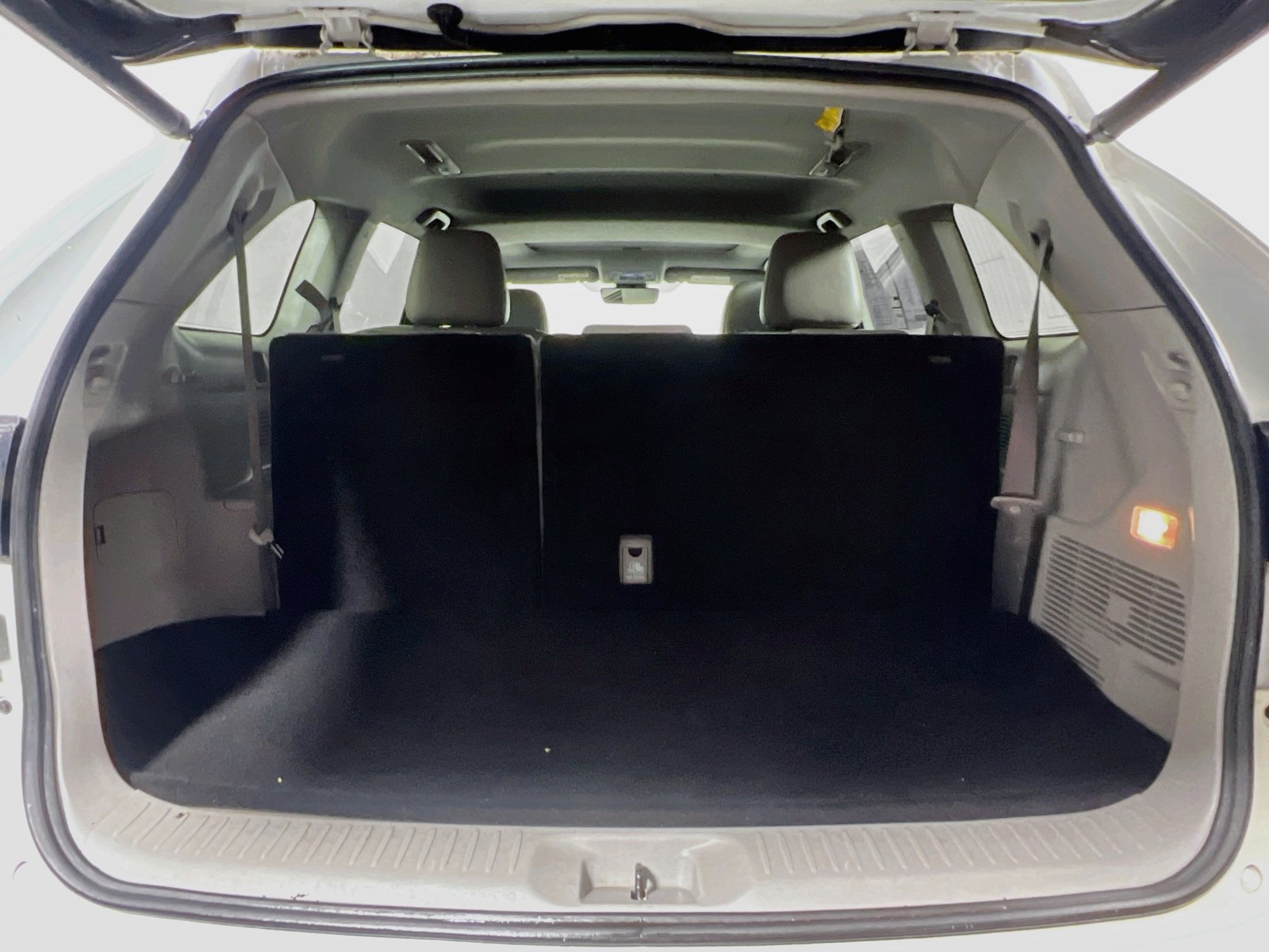 Used 2018 Blizzard Pearl Toyota XLE image 30