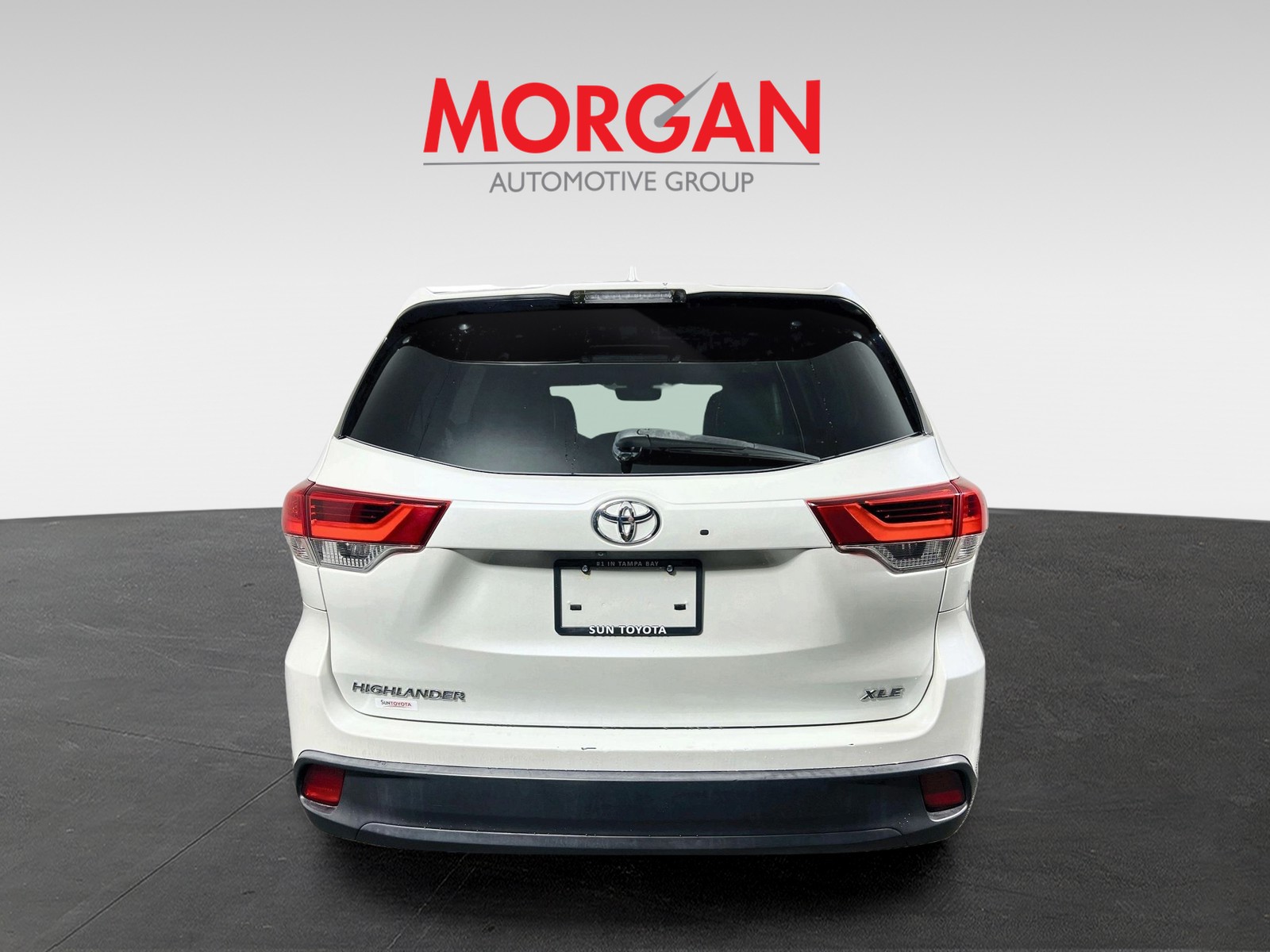 Used 2018 Blizzard Pearl Toyota XLE image 4