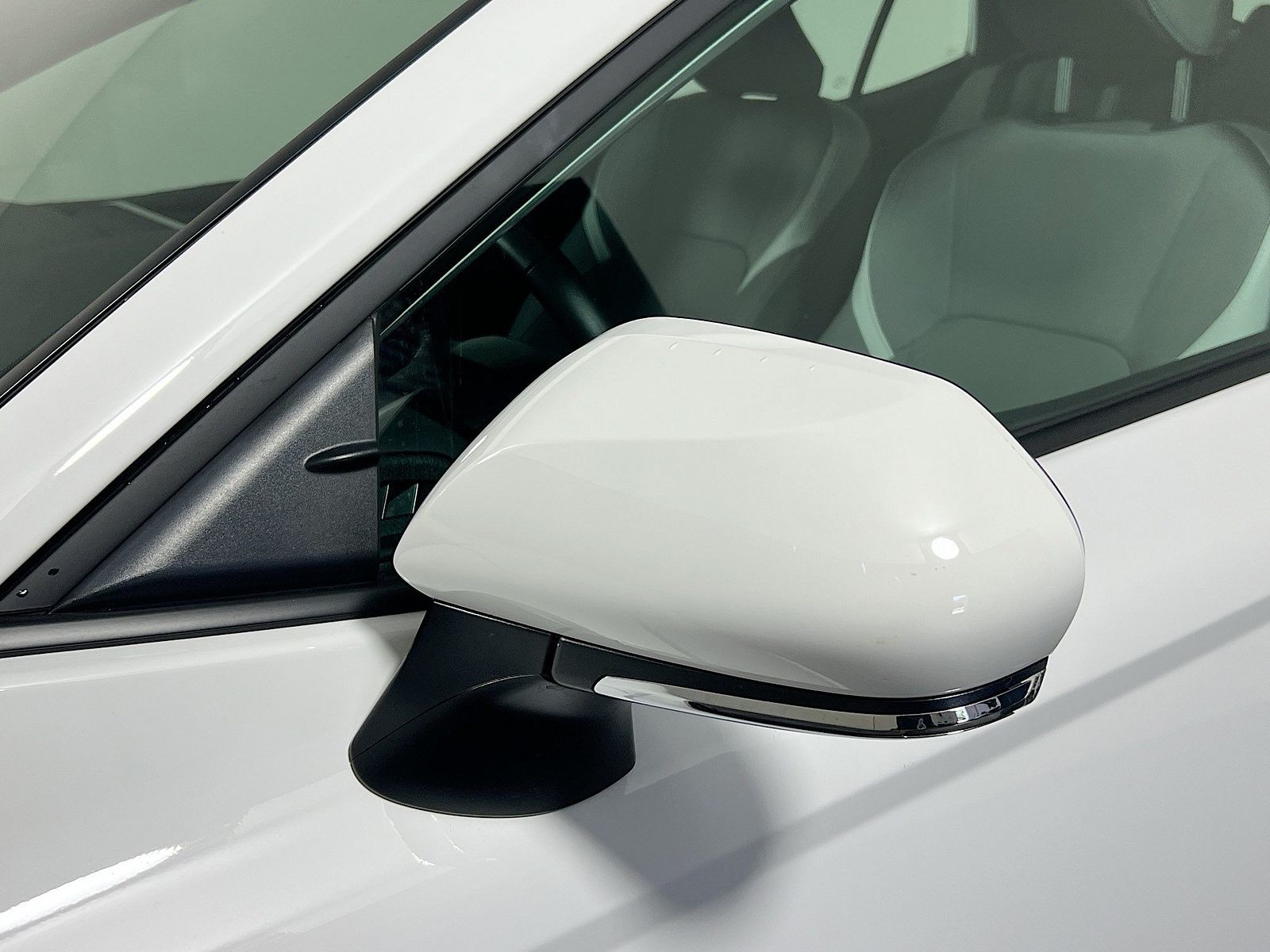 Used 2026 Ice Cap Toyota SE image 10