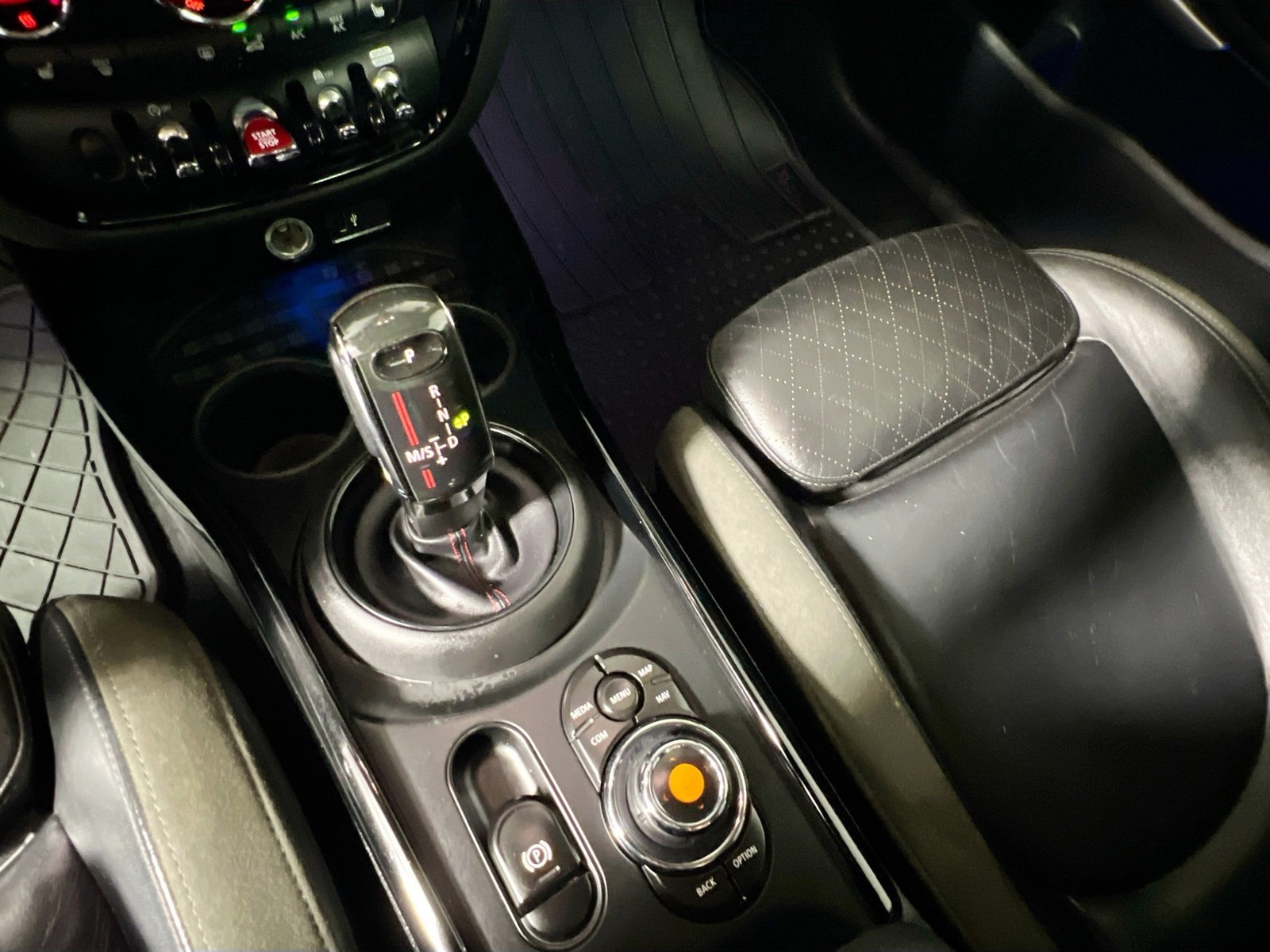 Used 2020 Midnight Black Metallic MINI Iconic image 16