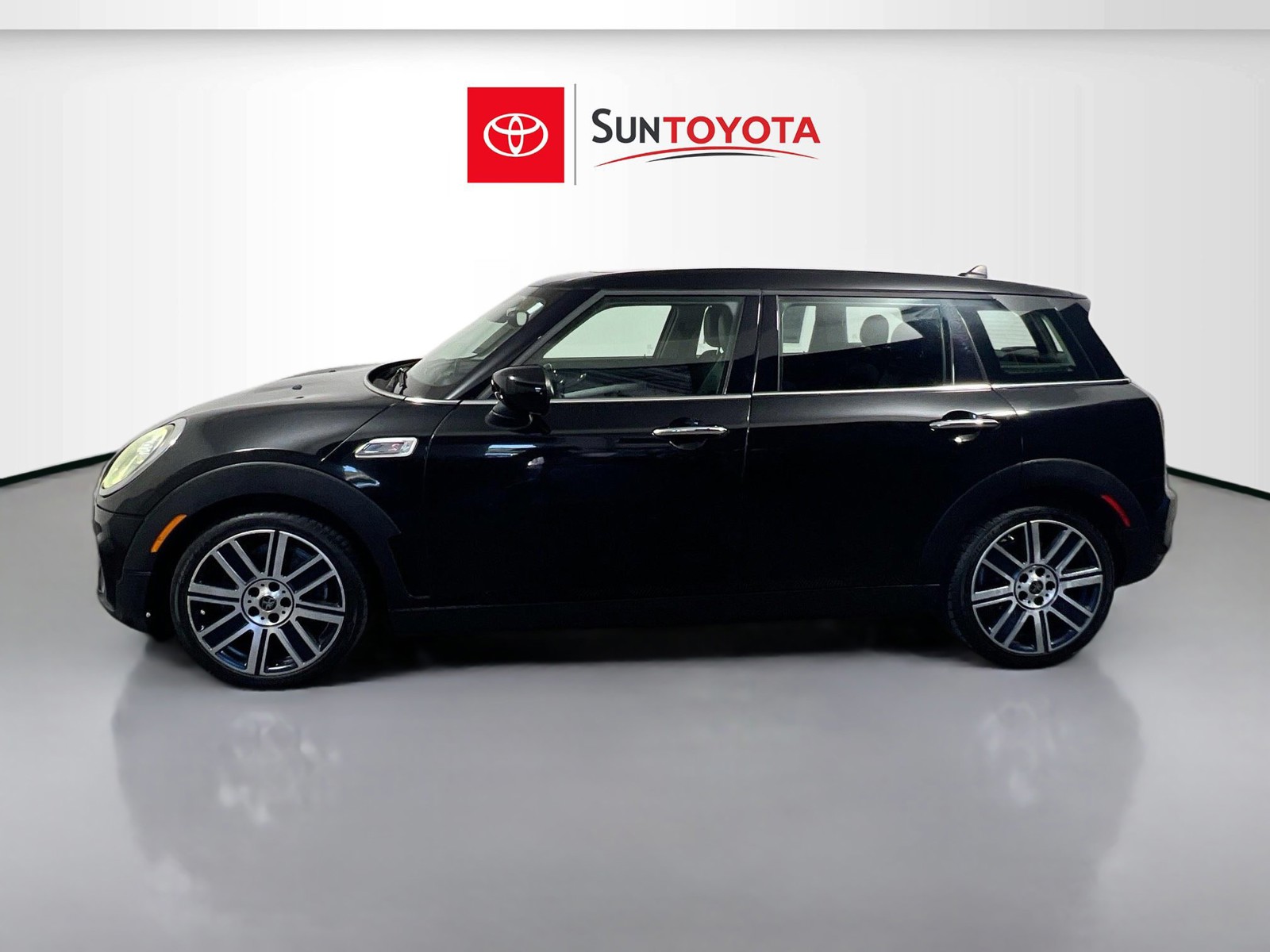 Used 2020 Midnight Black Metallic MINI Iconic image 26