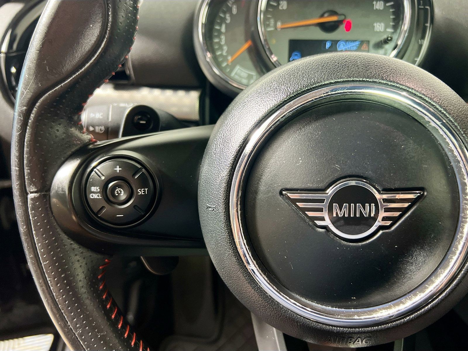 Used 2020 Midnight Black Metallic MINI Iconic image 10
