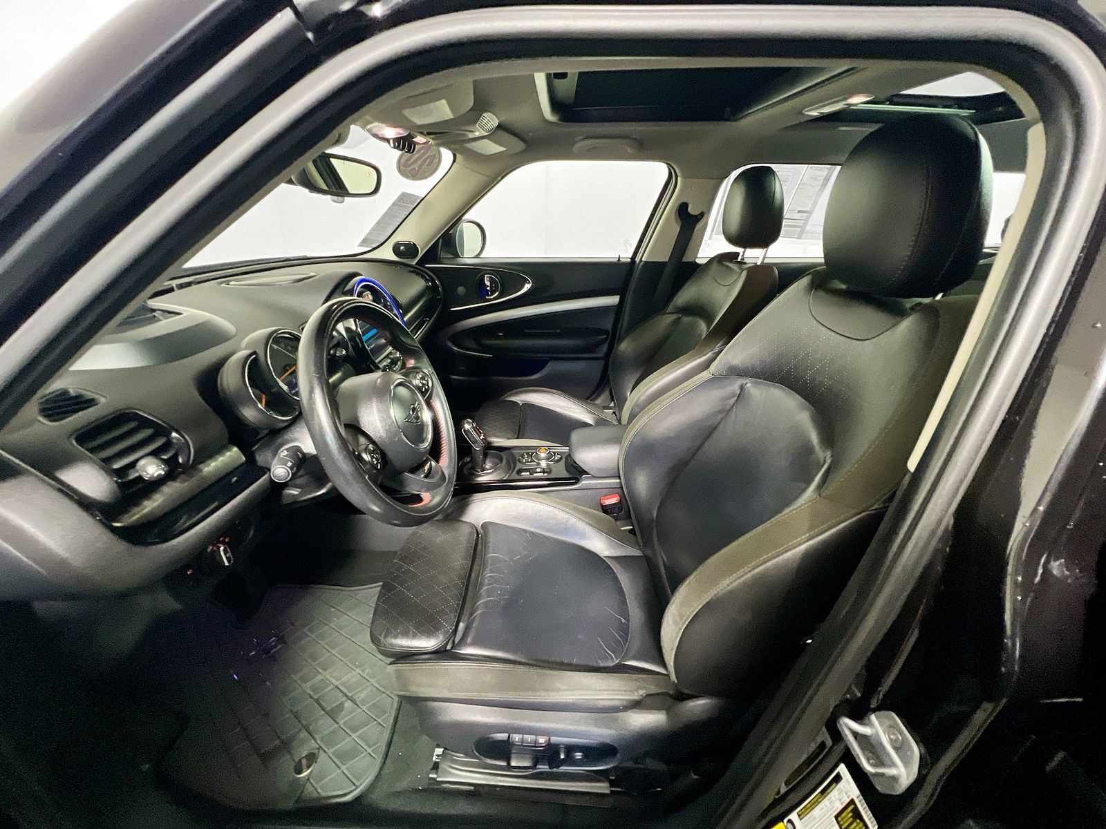 Used 2020 Midnight Black Metallic MINI Iconic image 6