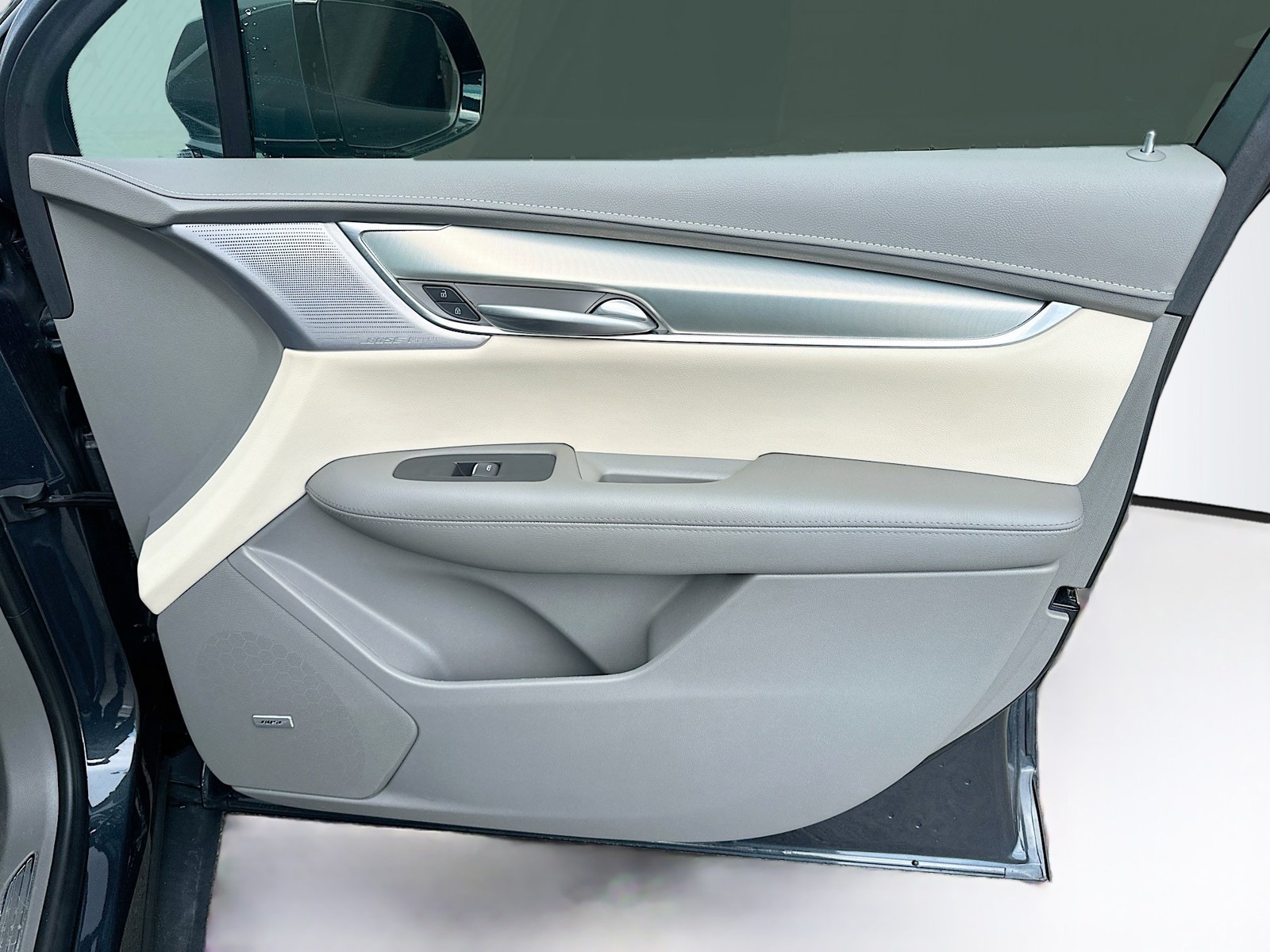 Used 2023 Wilder Metallic Cadillac Premium Luxury image 33