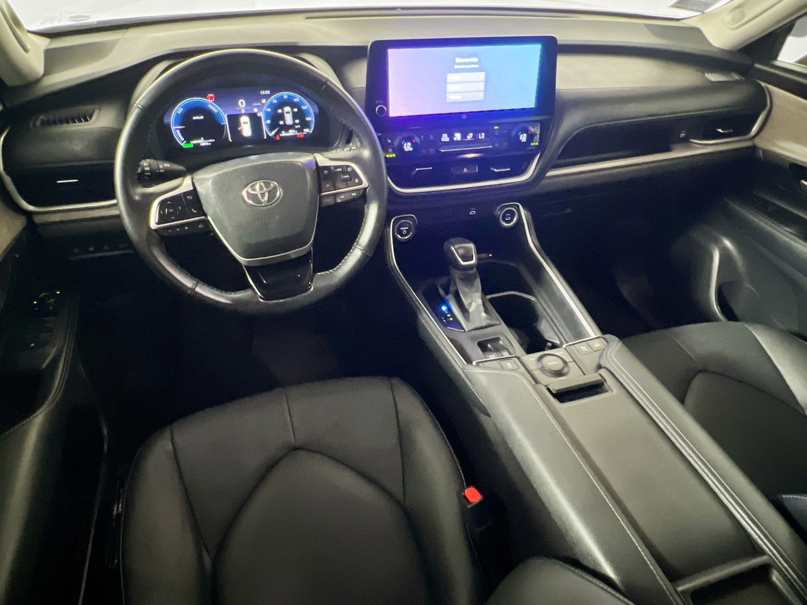 Used 2025 Wind Chill Pearl Toyota Limited image 26