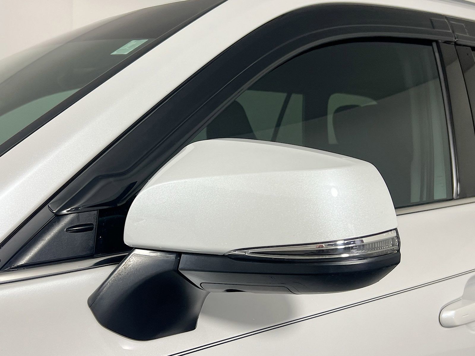 Used 2025 Wind Chill Pearl Toyota Limited image 10