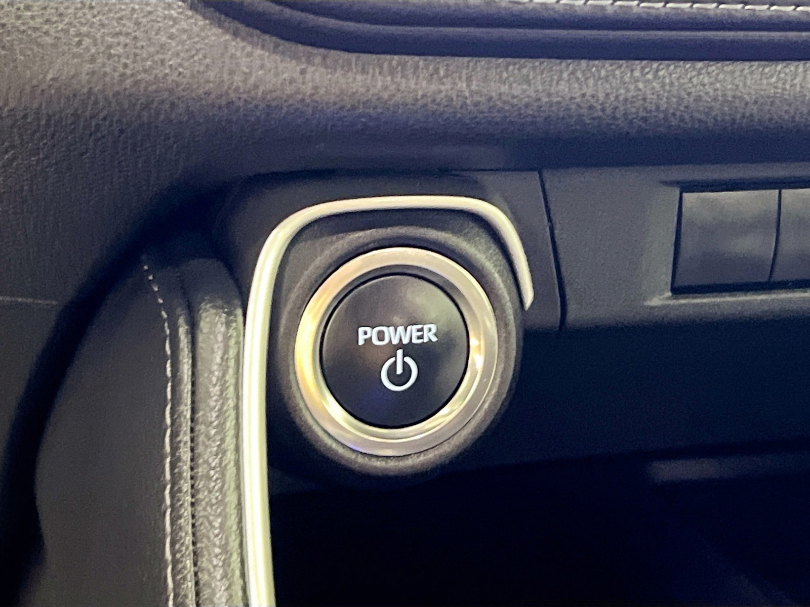 Used 2025 Wind Chill Pearl Toyota Limited image 20