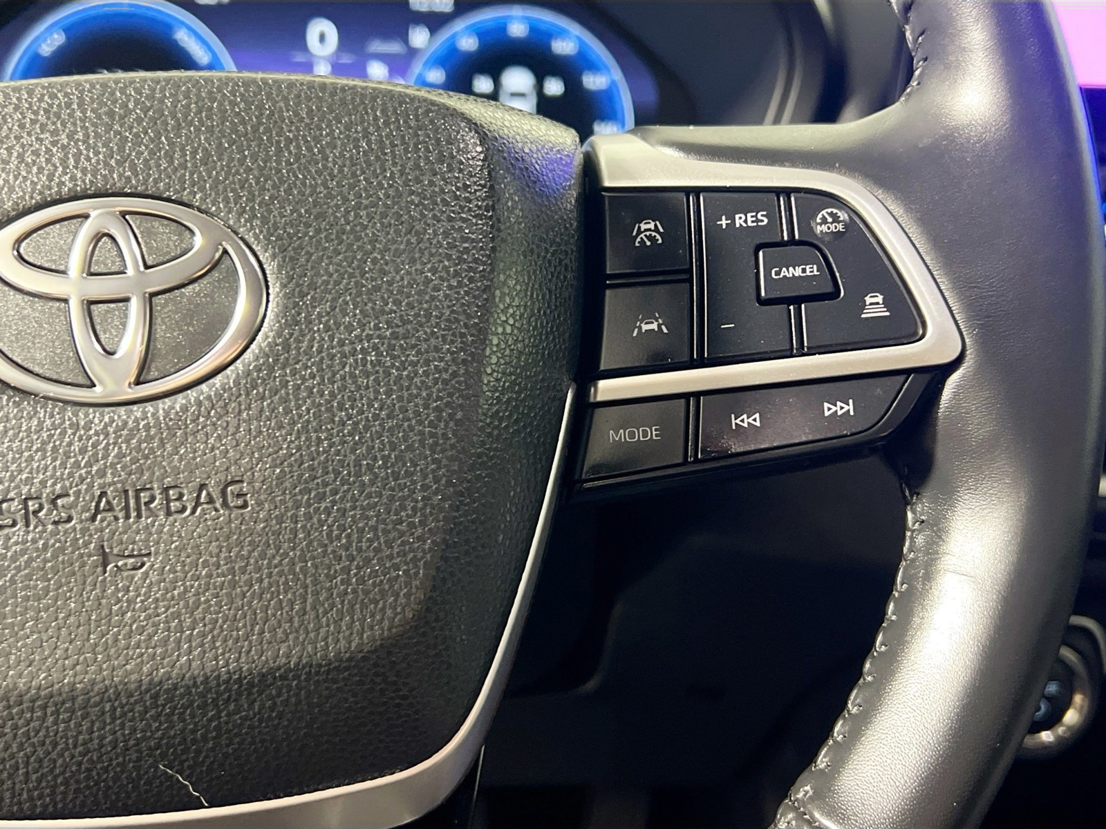 Used 2025 Wind Chill Pearl Toyota Limited image 17
