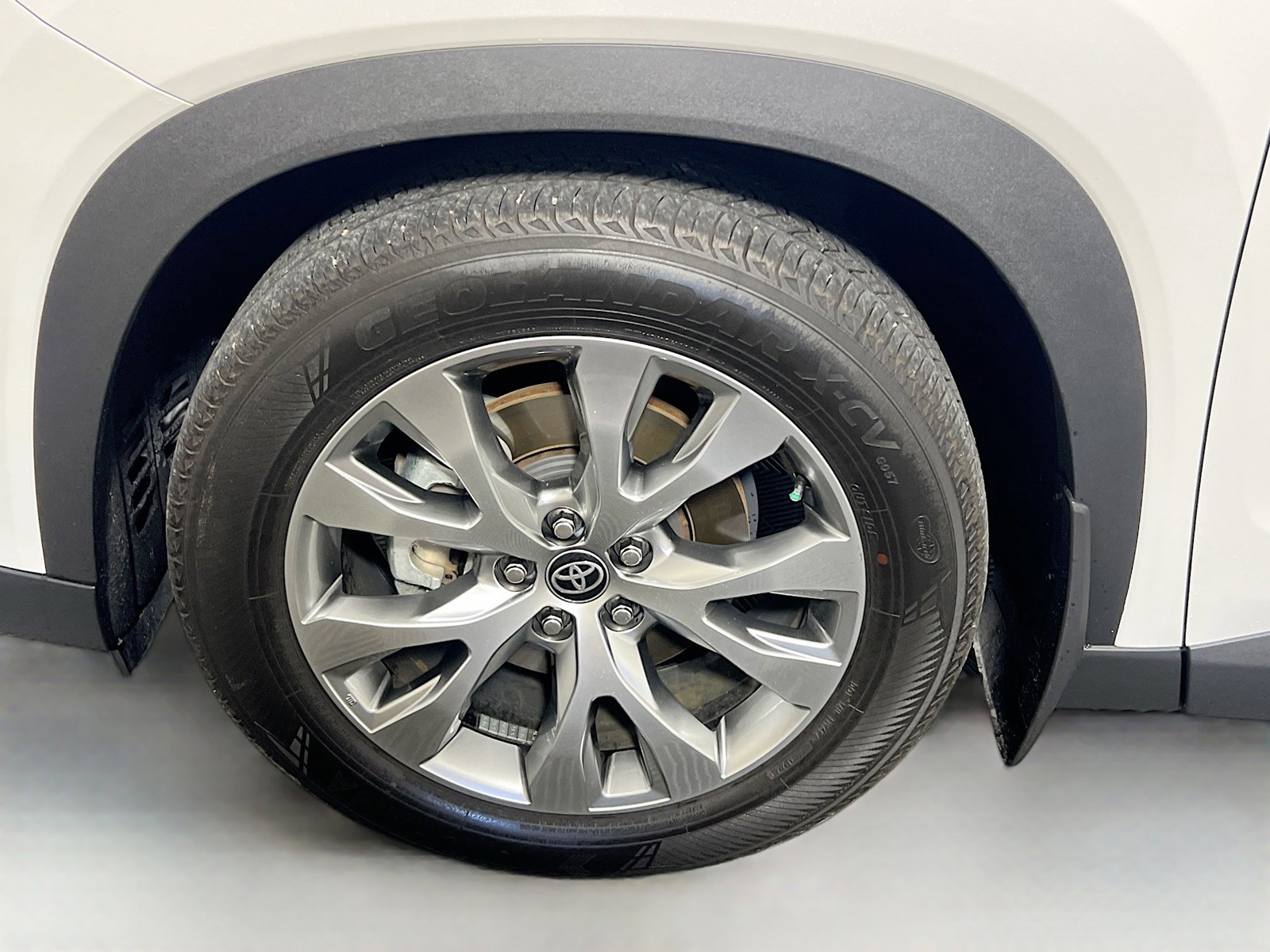 Used 2025 Wind Chill Pearl Toyota Limited image 11