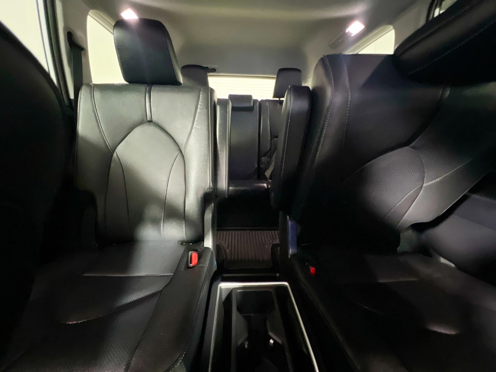 Used 2025 Wind Chill Pearl Toyota Limited image 29