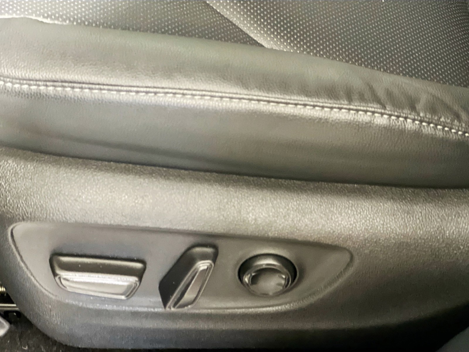 Used 2025 Wind Chill Pearl Toyota Limited image 13