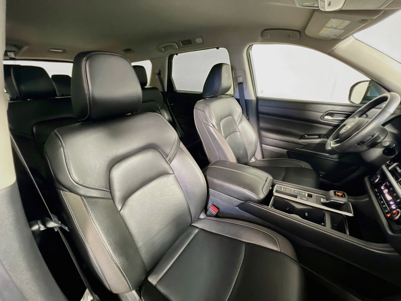 Used 2025 Gun Metallic Nissan SL image 27