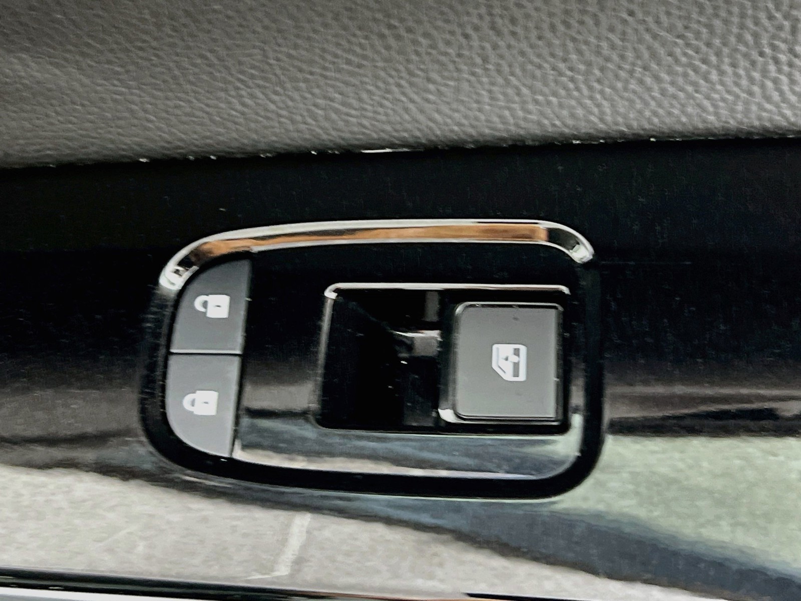 Used 2025 Gun Metallic Nissan SL image 28