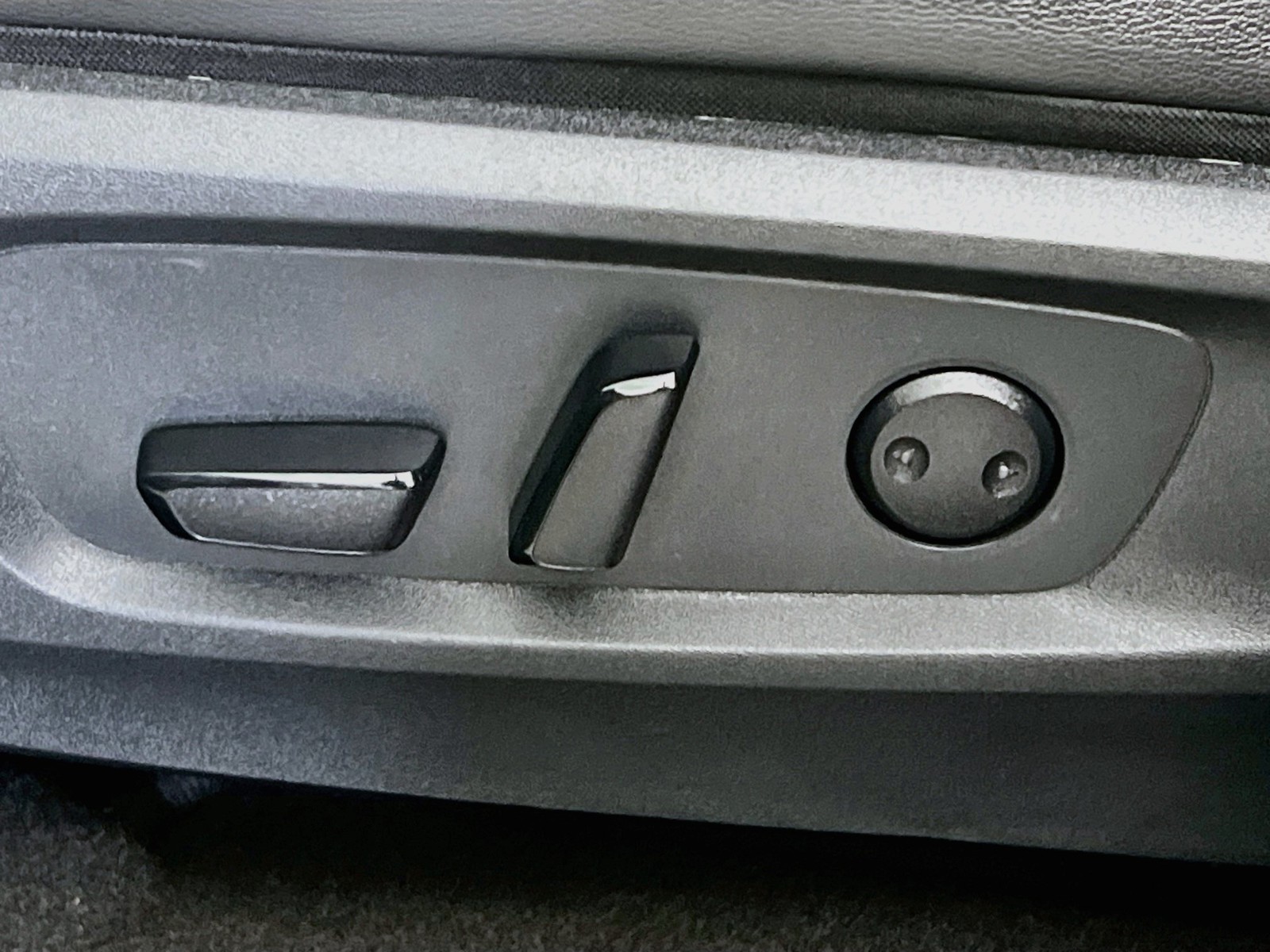 Used 2025 Gun Metallic Nissan SL image 13