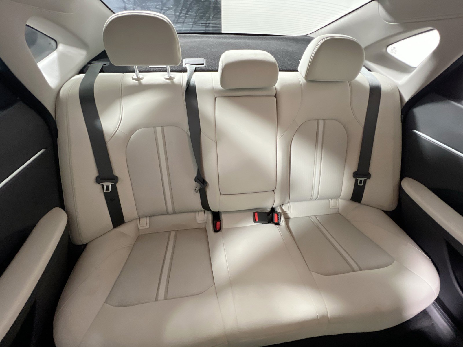 Used 2025 Serenity White Hyundai SEL image 30
