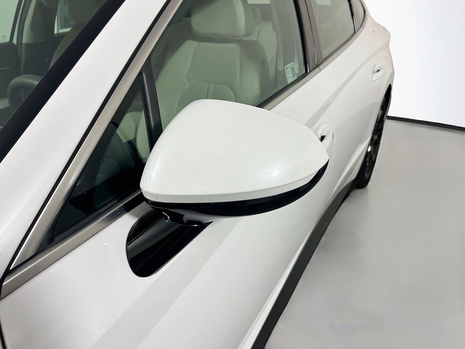 Used 2025 Serenity White Hyundai SEL image 10