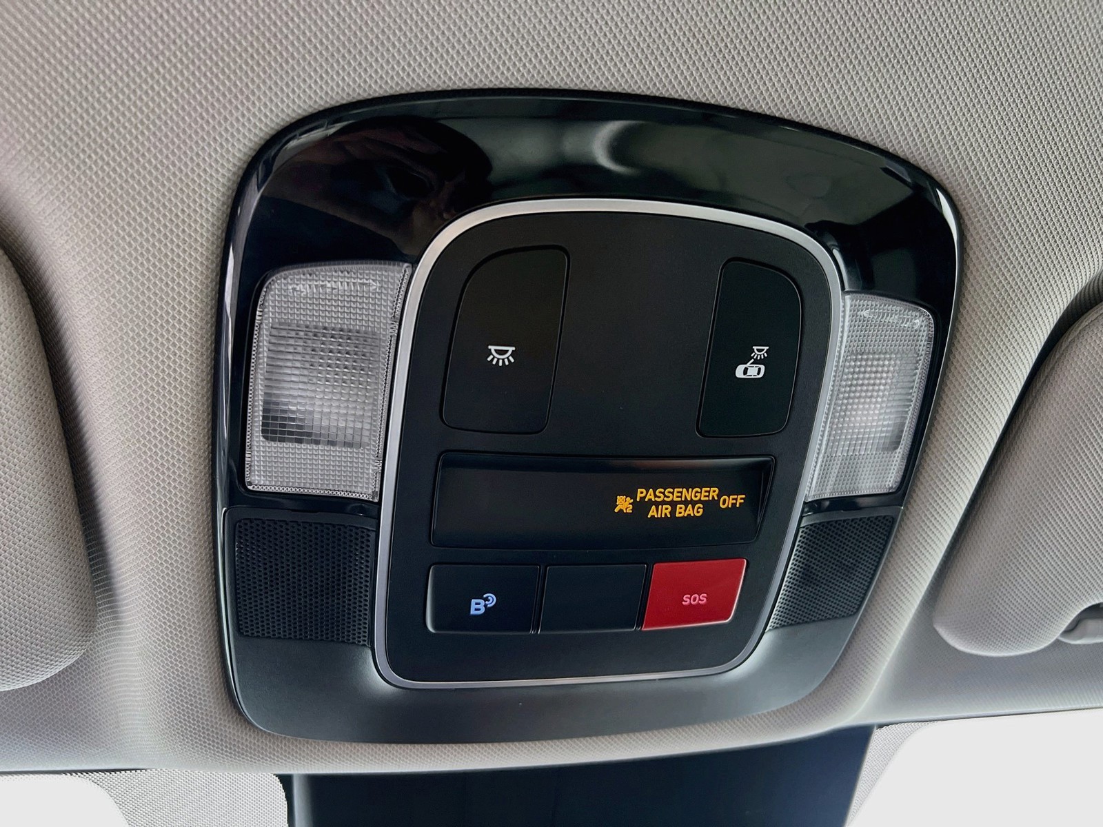 Used 2025 Serenity White Hyundai SEL image 18