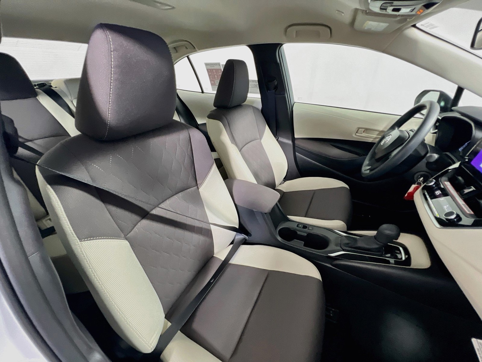 New 2026 Ice Cap Toyota LE image 25