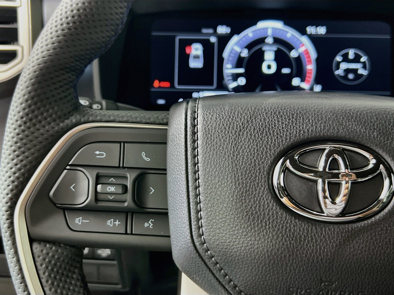 New 2026 Magnetic Gray Metallic Toyota Platinum image 16