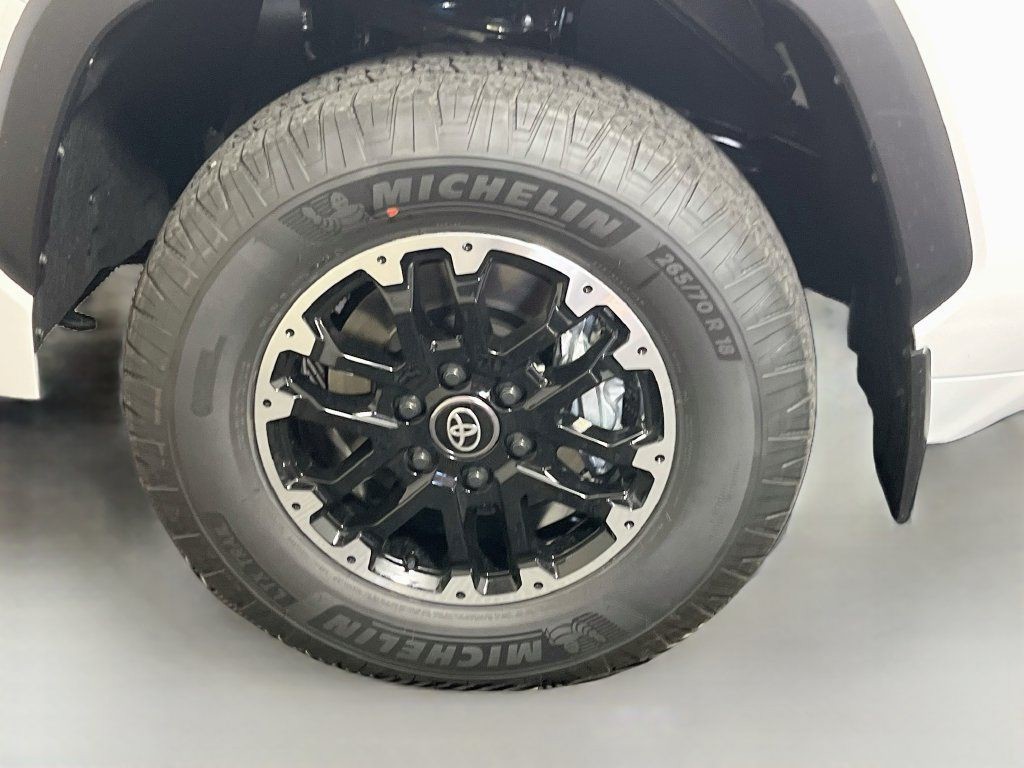 New 2026 Ice Cap Toyota SR5 image 9