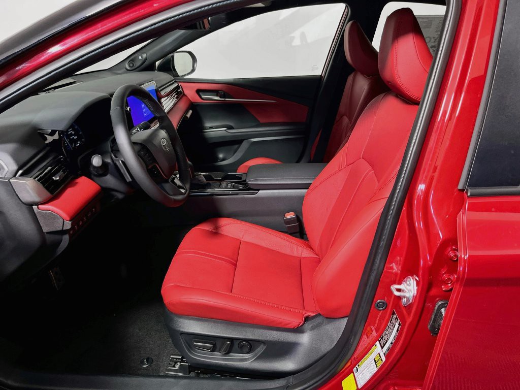 New 2027 Supersonic Red w/Midnight Black Metallic Roof Toyota XSE image 12