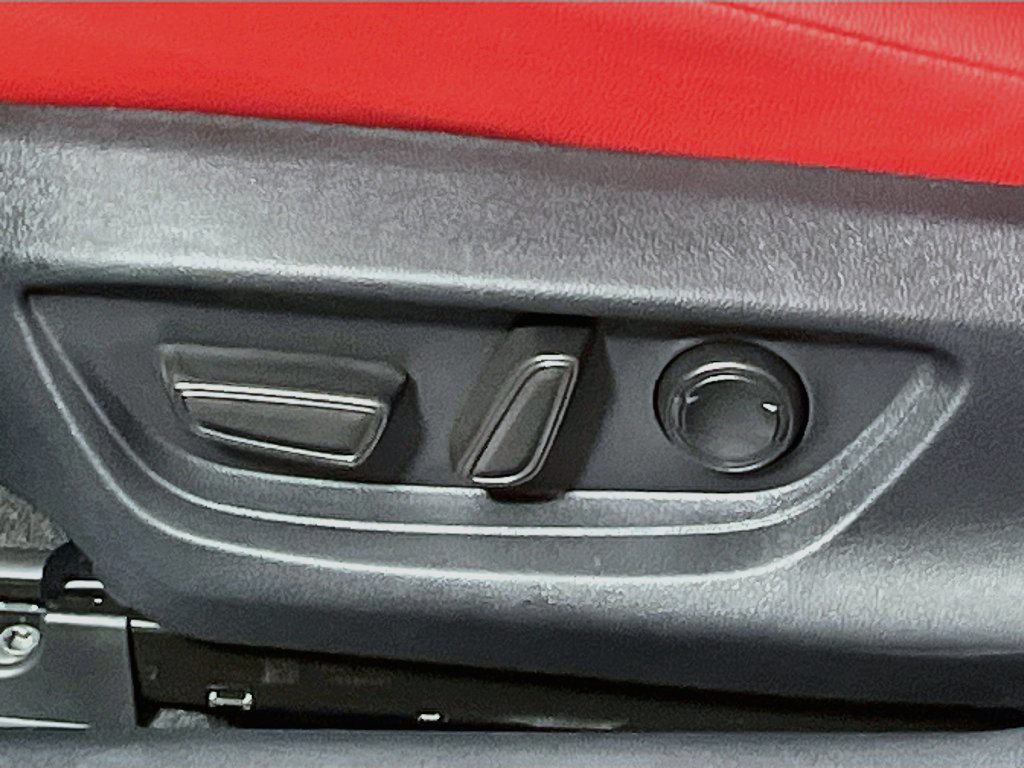 New 2027 Supersonic Red w/Midnight Black Metallic Roof Toyota XSE image 13